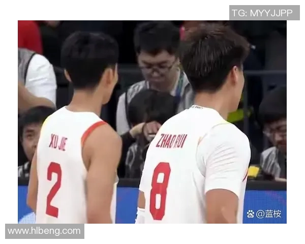 中国男篮蓝队迎战澳洲队全力争胜展现实力与团队精神